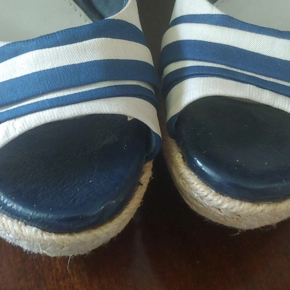 FINAL SALE! UGG 5 - 5.5 NAVY CREAM SILK LACE UP ESPADRILLE LUCIANNA WEDGE HEELS